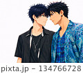 顔を近づけて見つめ合う緊張感のあるボーイズラブイラスト 134766728