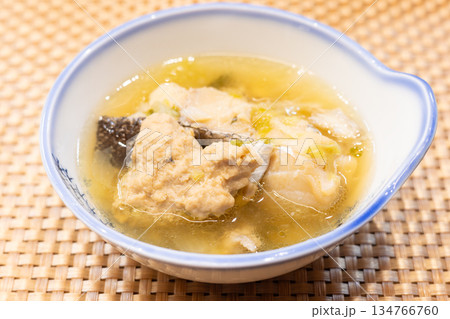 おいしい鍋料理の取り皿 134766760