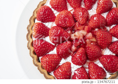 イチゴのタルトケーキ イチゴのタルトケーキ 134767211
