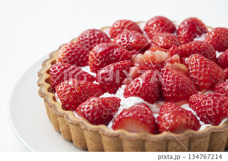 イチゴのタルトケーキ イチゴのタルトケーキ 134767214