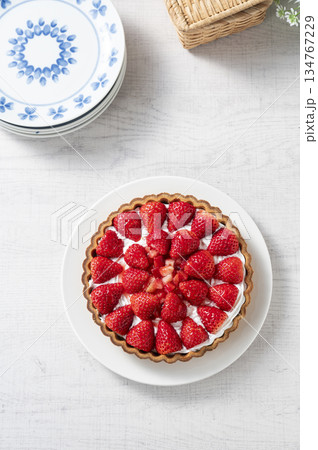 イチゴのタルトケーキ イチゴのタルトケーキ 134767229