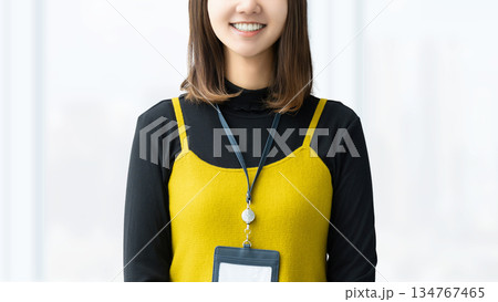 笑顔の女性・ビジネスウーマン 134767465