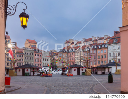 Old Town Market Square in Warsaw Poland at Christmas Old Town Market Square in Warsaw Poland at Christmas 134770600