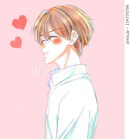 白シャツの男性 満面の笑み 恋愛 白シャツの男性 満面の笑み 恋愛 134770796