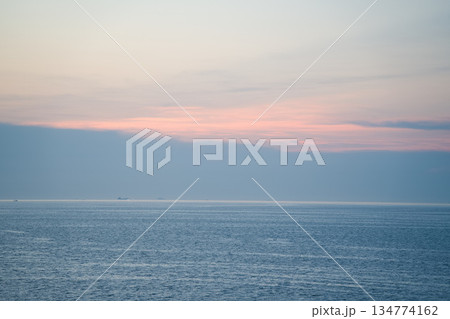 夕焼けの海 134774162