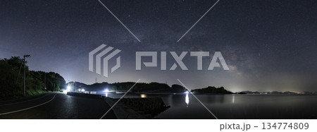 瀬戸内の春の星景色 天の川アーチパノラマ撮影 瀬戸内の春の星景色 天の川アーチパノラマ撮影 134774809