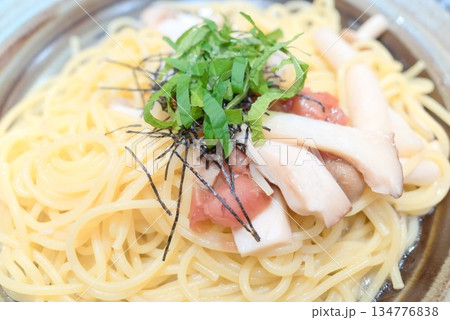 梅肉ときのこの和風パスタ 134776838