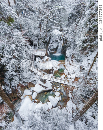 夕森渓谷（冬）：竜神の滝 134777341