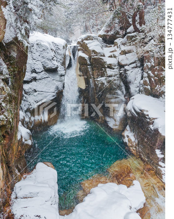 夕森渓谷（冬）：竜神の滝 134777431