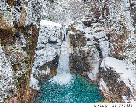 夕森渓谷（冬）：竜神の滝 134777433