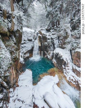 夕森渓谷（冬）：竜神の滝 134777447