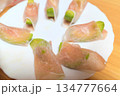 生ハムでアボカドを巻いた前菜料理 134777664
