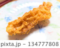 サクサクとした衣が食欲をそそるスティックチキン 134777808