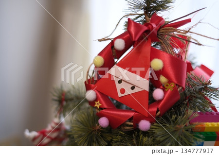 子供が折り紙で作ったサンタクロースのクリスマスオーナメント 子供が折り紙で作ったサンタクロースのクリスマスオーナメント 134777917
