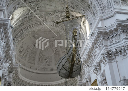 バロックの凍れる音楽「聖ペテロ&パウロ教会」の漆喰彫刻 バロックの凍れる音楽「聖ペテロ&パウロ教会」の漆喰彫刻 134779947