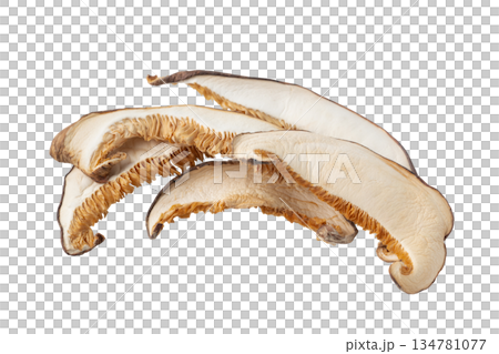 透明背景上的乾香菇（donko）切片（png） 134781077