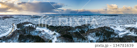 雪の朝の秋田市 雪の朝の秋田市 134781639