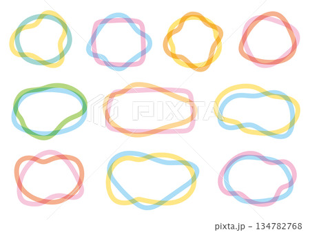 カラフルな線が透けて重なり合う図形 134782768