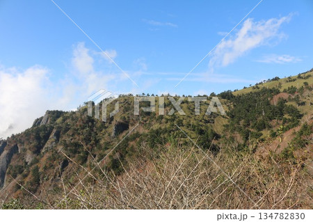 秋の石鎚山系  134782830