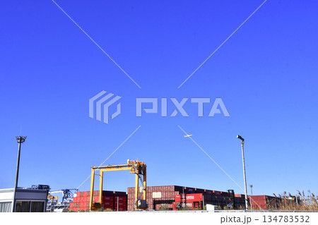 青空とコンテナ_02 青空とコンテナ_02 134783532