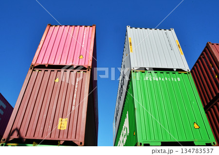 青空とコンテナ_07 134783537