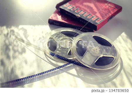 レトロな昭和の時代の8ミリフィルム 134783650