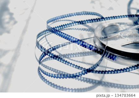 レトロな昭和の時代の8ミリフィルム 134783664