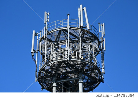 通信イメージ(電波塔:基地局) 通信イメージ(電波塔:基地局) 134785384