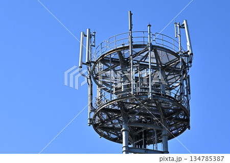 通信イメージ(電波塔:基地局) 通信イメージ(電波塔:基地局) 134785387