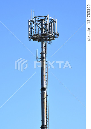 通信イメージ（電波塔:基地局） 134785390