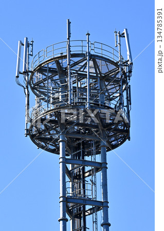 通信イメージ(電波塔:基地局) 通信イメージ(電波塔:基地局) 134785391