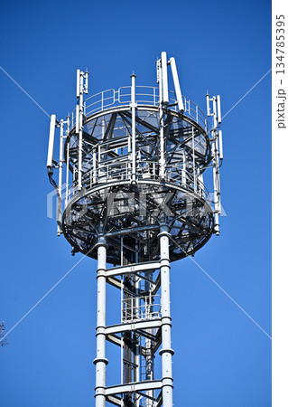 通信イメージ（電波塔:基地局） 134785395