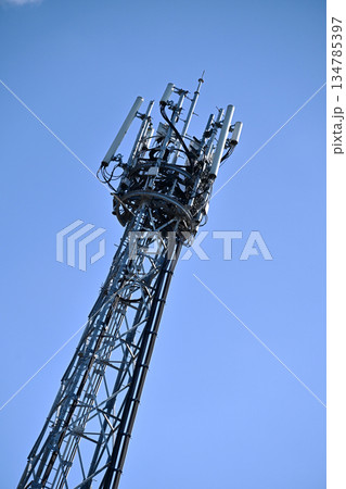 通信イメージ（電波塔:基地局） 134785397