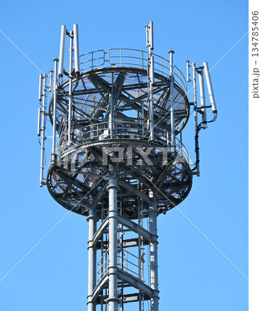 通信イメージ(電波塔:基地局) 通信イメージ(電波塔:基地局) 134785406