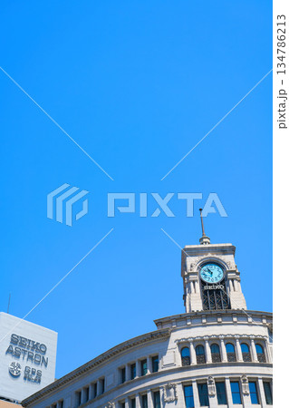 【東京都】5月・銀座四丁目の都市風景 134786213