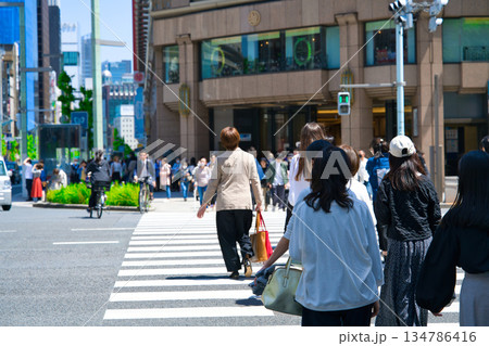 【東京都】5月・銀座四丁目交差点 【東京都】5月・銀座四丁目交差点 134786416
