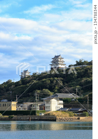 平戸港より平戸城を仰ぎ見る 134788344