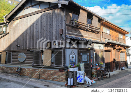 平戸神浦地区のレトロな町並み 134788531