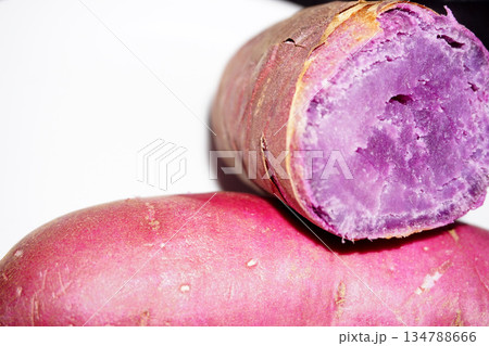 紫色の焼き芋 紫色の焼き芋 134788666