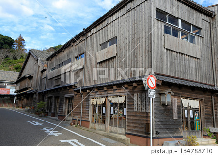 平戸神浦地区のレトロな町並み 134788710