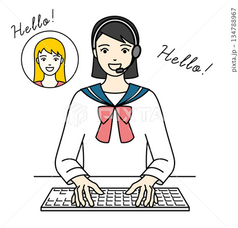オンライン授業でヘッドセットを使い笑顔で対話するセーラー服学生 オンライン授業でヘッドセットを使い笑顔で対話するセーラー服学生 134788967