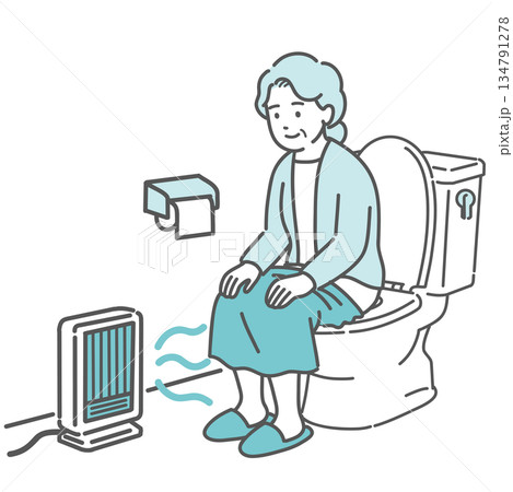 トイレのヒートショック対策・足元ヒーターで暖まる高齢女性 134791278