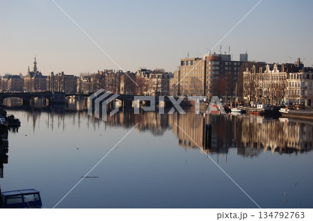 アムステルダムの運河 134792763