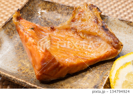 おいしい焼き魚、鮭のハラス焼き おいしい焼き魚、鮭のハラス焼き 134794924