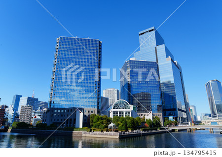 東京 芝浦運河沿いのオフィス街 東京 芝浦運河沿いのオフィス街 134795415
