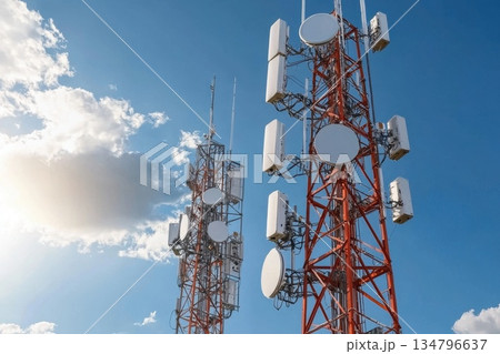 Large-Scale Visualization of Interconnected Mobile Communication Towers and Networks Large-Scale Visualization of Interconnected Mobile Communication Towers and Networks 134796637