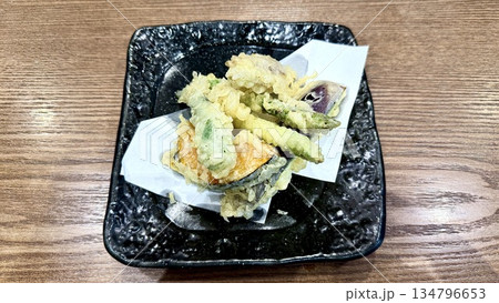野菜とちくわの天ぷら盛り合わせ 134796653