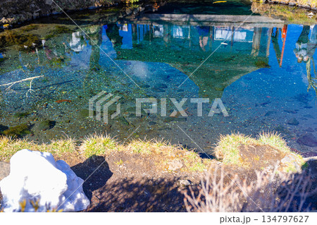 冬の忍野八海 134797627