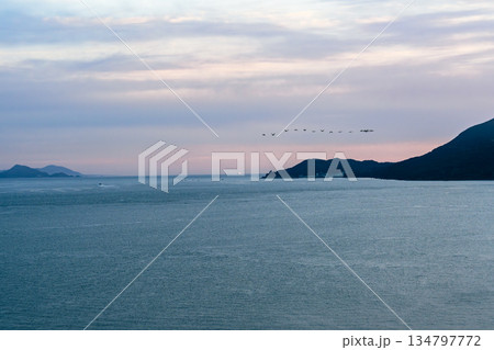 伊勢志摩の観光地、真珠の養殖で有名な鳥羽湾 伊勢志摩の観光地、真珠の養殖で有名な鳥羽湾 134797772