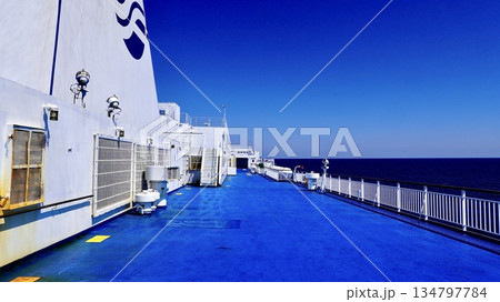 昼間の太平洋フェリーきその甲板 134797784